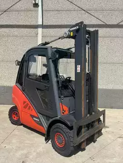 Nestekaasutrukki 2019  Linde H25T-02 triplex 4 lignes (1)