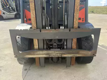 Nestekaasutrukki 2019  Linde H25T-02 triplex 4 lignes (5)