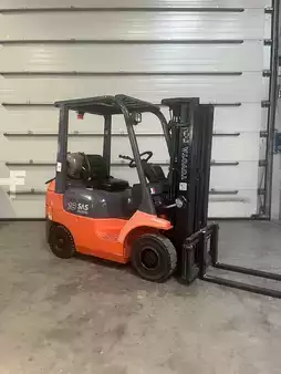 Overige 2002  Toyota 42-7FGF18  triplex (2)