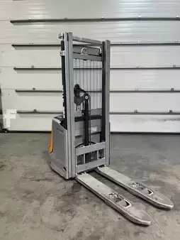 Stacker pedestre 2019  Still EXV12I (3)