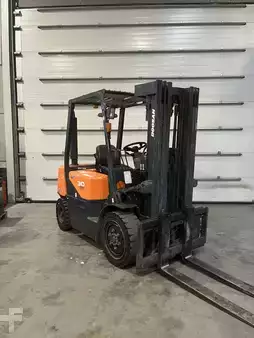 Diesel Forklifts 2009  Doosan D30G triplex 4556 heures (1)