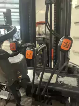 Diesel Forklifts 2009  Doosan D30G triplex 4556 heures (14)