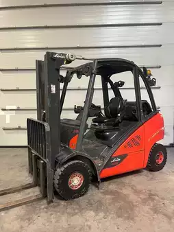 LPG heftrucks 2017  Linde H25T-02 triplex 4 lignes (2)