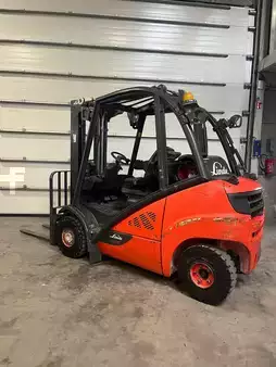LPG heftrucks 2017  Linde H25T-02 triplex 4 lignes (4)