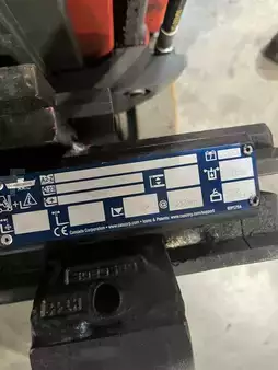 Stoccatori uomo a piedi 2013  Linde E10 triplex TDL/positionneur (10)