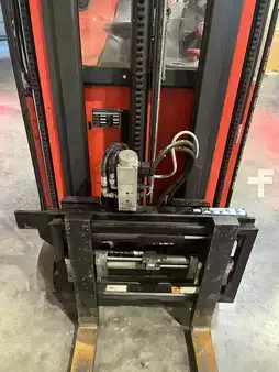 Stoccatori uomo a piedi 2013  Linde E10 triplex TDL/positionneur (4)