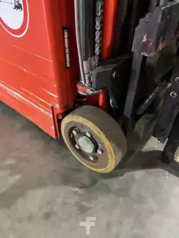 Stoccatori uomo a piedi 2013  Linde E10 triplex TDL/positionneur (9)