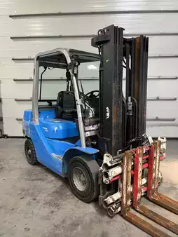 Carrelli elevatori diesel 2021  Cesab M325D diésel triplex 4080 heures (1)