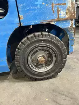 Carrelli elevatori diesel 2021  Cesab M325D diésel triplex 4080 heures (14)