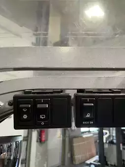 Carrelli elevatori diesel 2021  Cesab M325D diésel triplex 4080 heures (8)