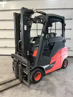 Chariots élévateurs GPL 2020  Linde H20T-01 triplex 725 heures (4)