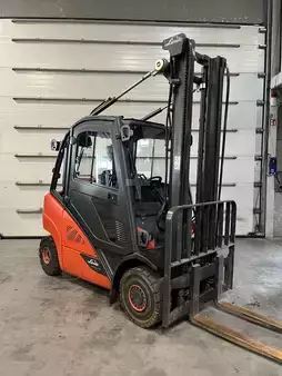 Chariots élévateurs GPL 2020  Linde H25T-02 4 lignes (1)