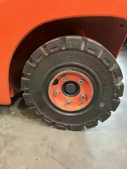 Chariots élévateurs GPL 2020  Linde H25T-02 4 lignes (13)