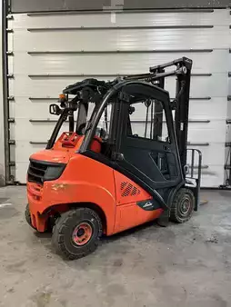Chariots élévateurs GPL 2020  Linde H25T-02 4 lignes (3)