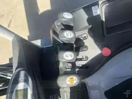Carrelli elettrici 4 ruote 2017  Still RX60-40 triplex 4 lignes (9)
