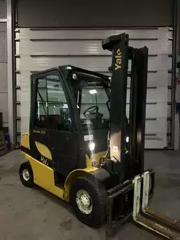 LPG heftrucks 2011  Yale GLP25VX cabine 4641 heures (1)