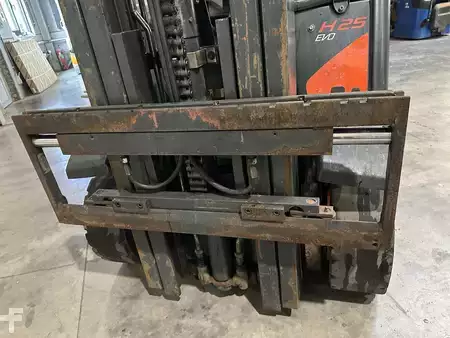 LPG Forklifts 2014  Linde H25T-02 (5)