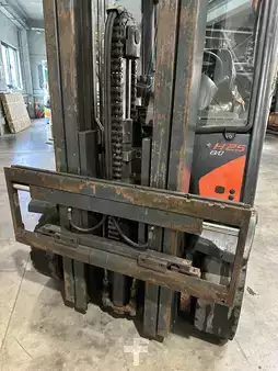 LPG Forklifts 2014  Linde H25T-02 (6)