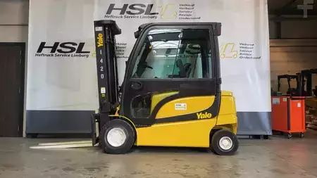 Elektromos 4 kerekű 2012  Yale ERP30VL (1)