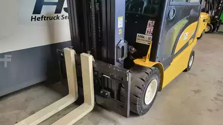 Elektromos 4 kerekű 2012  Yale ERP30VL (2)
