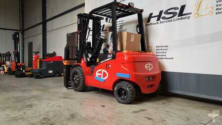 Elektro čtyřkolový VZV 2025 EP Equipment EFL303-S 2025 (4)