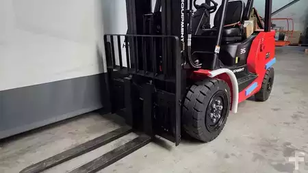 Elektro čtyřkolový VZV 2026  EP Equipment EFL35 PRO T4700 2026 (2)