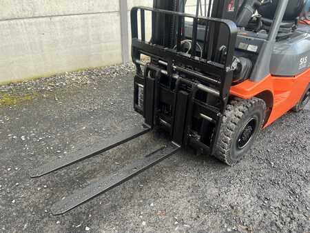 LPG Forklifts 2005  Toyota 42-7FGF25 (6)