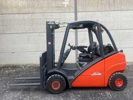 Gázüzemű targoncák 2004  Linde H25T (1)