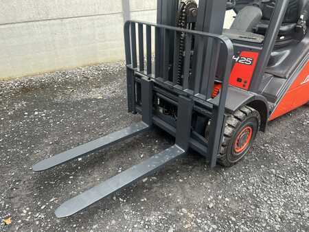 Carretilla elevadora GLP 2004  Linde H25T (6)