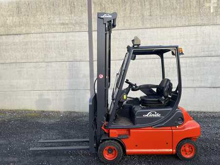 Elektro 4 Rad 2006  Linde E20P-02 (1)