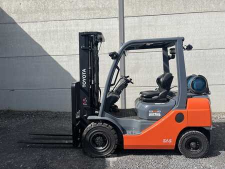 LPG Forklifts 2017  Toyota 02-8FGF25 (1)