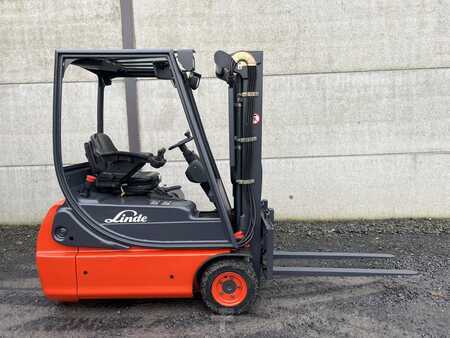 3-wiel elektrische heftrucks 2001  Linde E16C-02 (2)