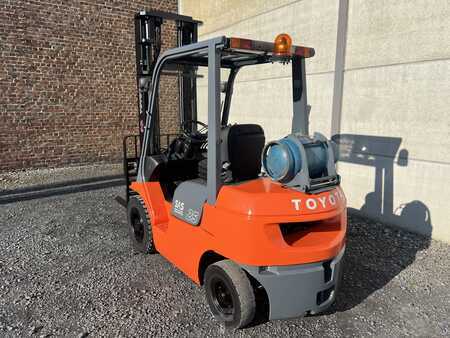 LPG Forklifts 2005  Toyota 42-7FGF25 (4)