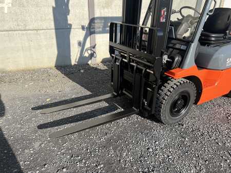 LPG Forklifts 2005  Toyota 42-7FGF25 (6)