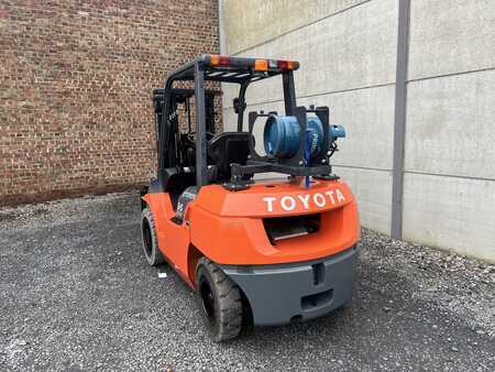 Treibgasstapler 2012  Toyota 02-7FG35 (4)
