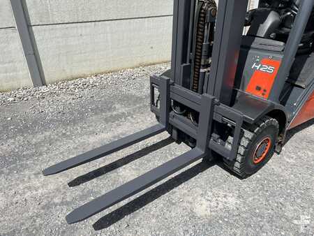 Diesel Forklifts 2012  Linde H25D-01 (6)