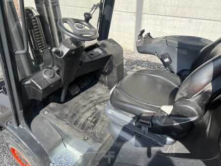Carretilla elevadora GLP 2013  Linde H35T-02 EVO (1)