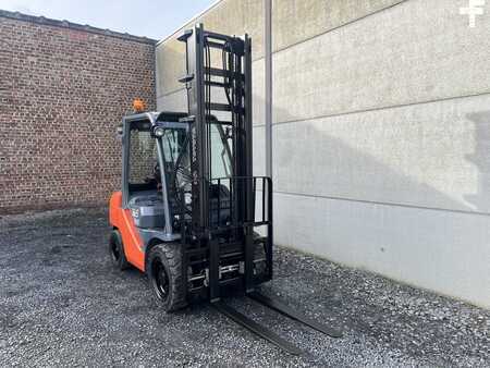 Chariots élévateurs diesel 2015  Toyota 02-8FDF30 (5)