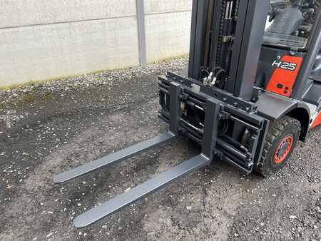 Carretilla elevadora diésel 2011  Linde H25D-01 (5)