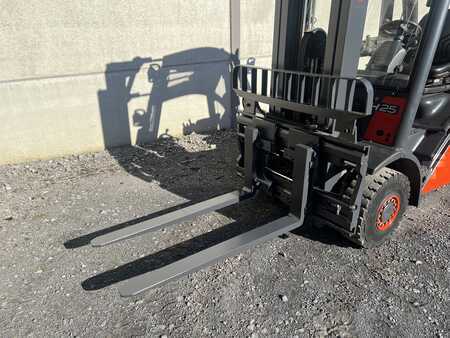 Carretilla elevadora diésel 2007  Linde H25D (4)