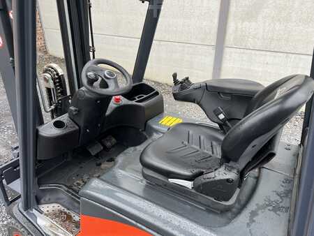 Eléctrica de 4 ruedas 2014  Linde E20PH-02 EVO (2)