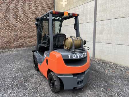 LPG VZV 2010 Toyota 02-8FGF25 (4)