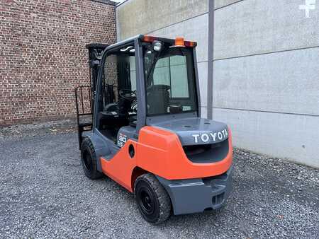 Carrelli elevatori diesel 2013  Toyota 02-8FDF30 (6)