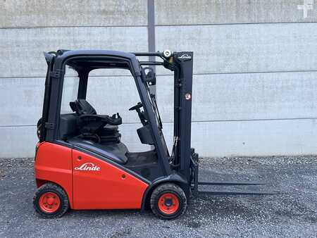 Treibgasstapler 2008  Linde H16T (1)