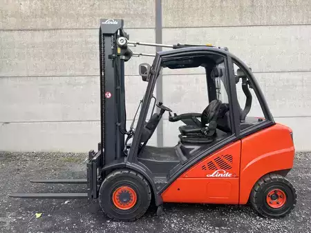 Chariots élévateurs diesel 2010  Linde H30D-01 (1)