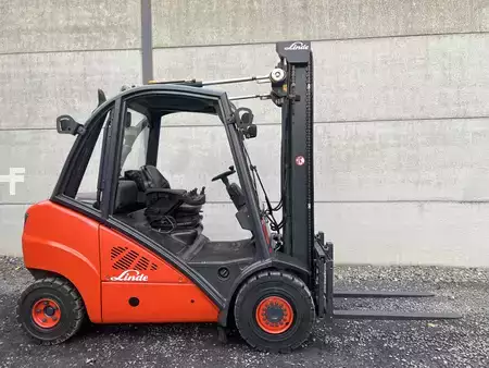 Chariots élévateurs diesel 2010  Linde H30D-01 (2)