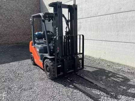 Treibgasstapler 2017  Toyota 02-8FGF25 (5)