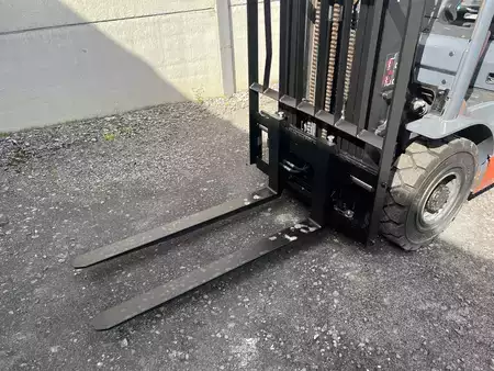 Treibgasstapler 2017  Toyota 02-8FGF25 (6)