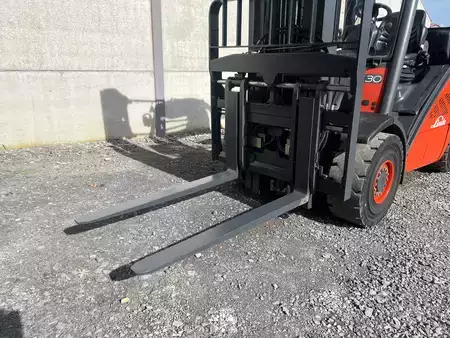 Diesel Forklifts 2012  Linde H30D-01 (2)