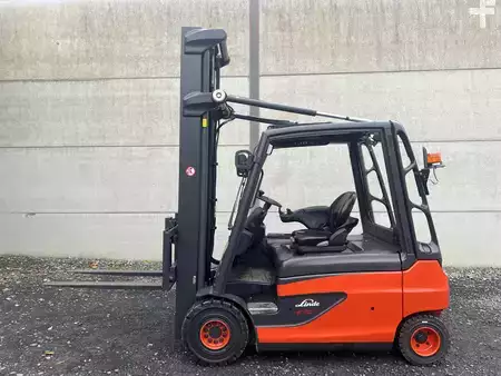 Eléctrica de 4 ruedas 2018  Linde E30L-01 (1)